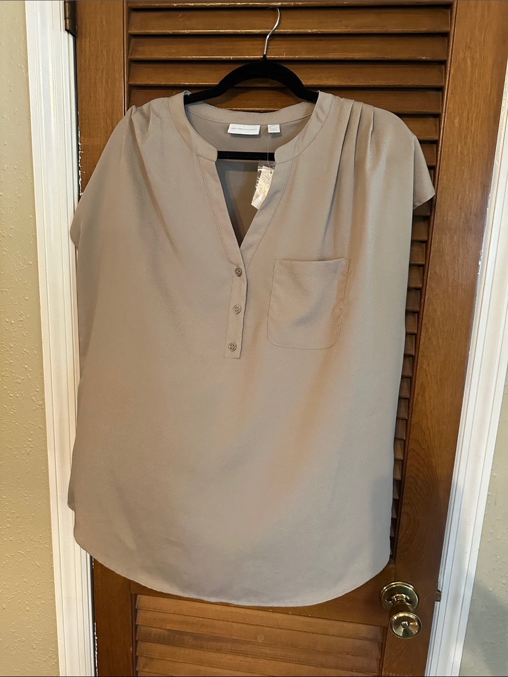 New York & Co Women's Sleeveless V-Neck Blouse in Taupe